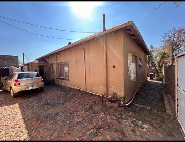 14 BEDROOM HOUSE FOR SALE IN TURFFONTEIN